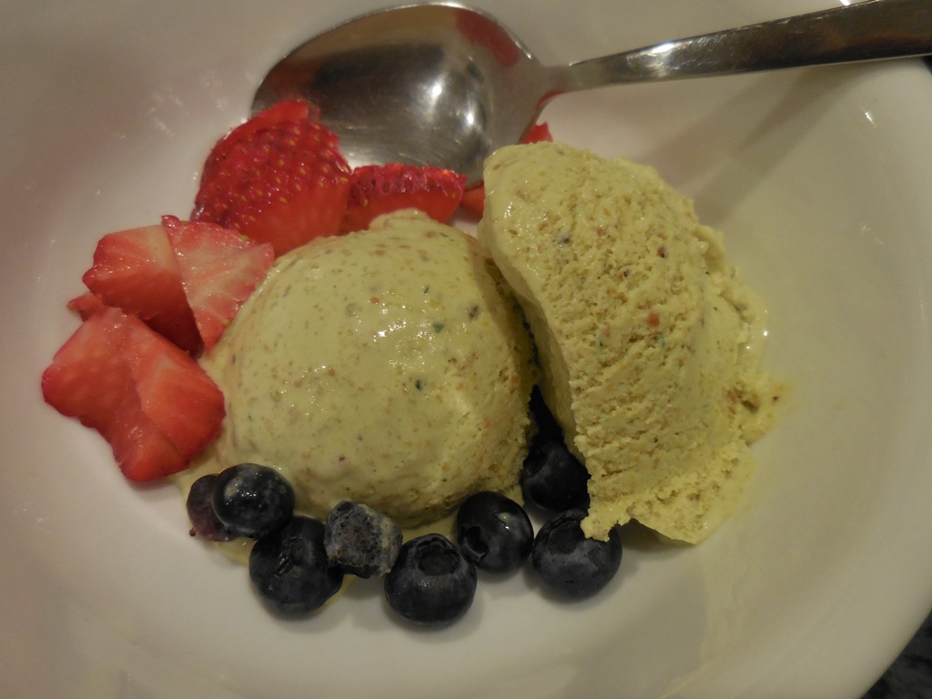 pistacchio gelato served